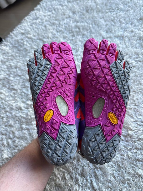 Босоножки FiveFingers, мембранные штаны, флисовая кофта, куртки софтшелл и флисовая 3