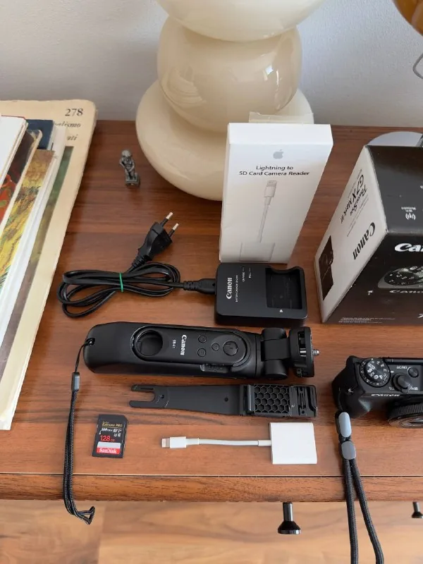 Canon PowerShot G7X Mark III 1
