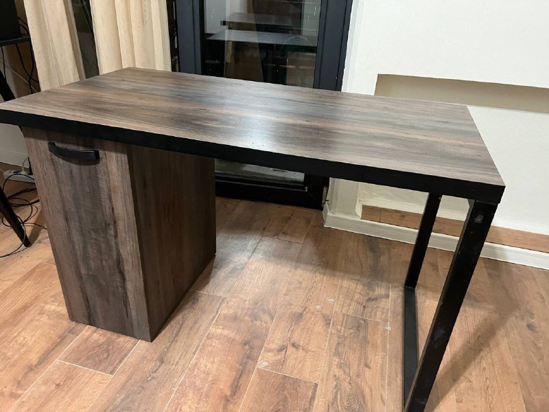 Офисный стол