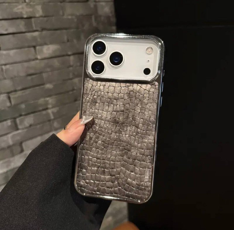 Чехлы на IPhone 17 pro max 2