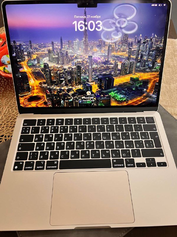 MacBook Air 13 16GB 256GB SSD Apple M2 8