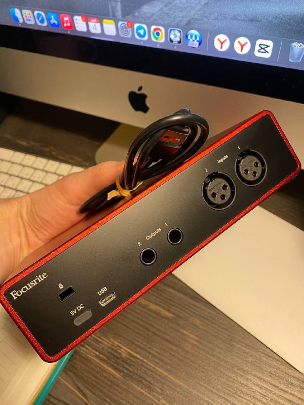 двухканальная звуковая карта Focusrite Scarlett 2i2 4th Gen 2