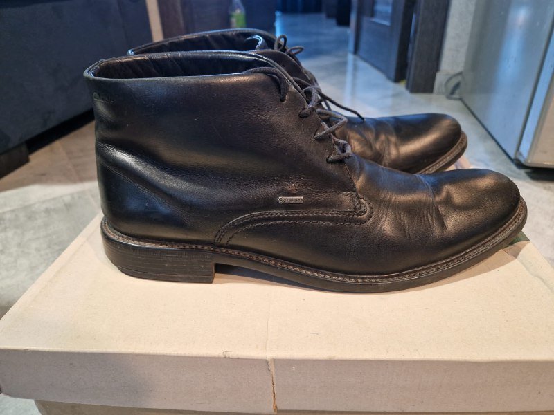 Ботинки Clarks Fawley, туфли Alba, тапочки Waikiki 2