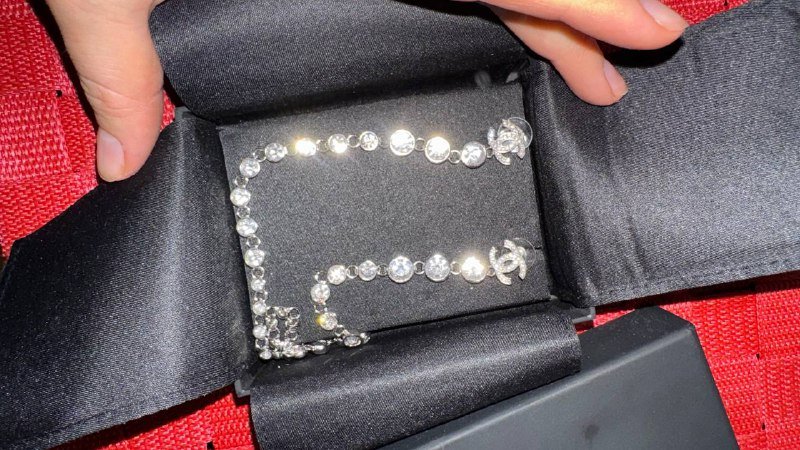 Серьги Шанель, резинка Прада