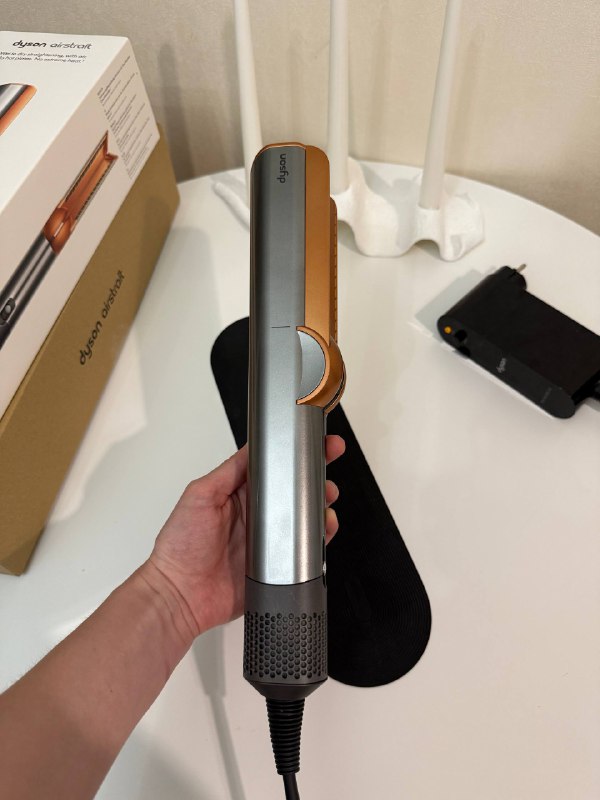Выпрямитель волос Dyson airstrait 1