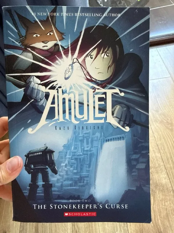 Комикс Amulet на английском