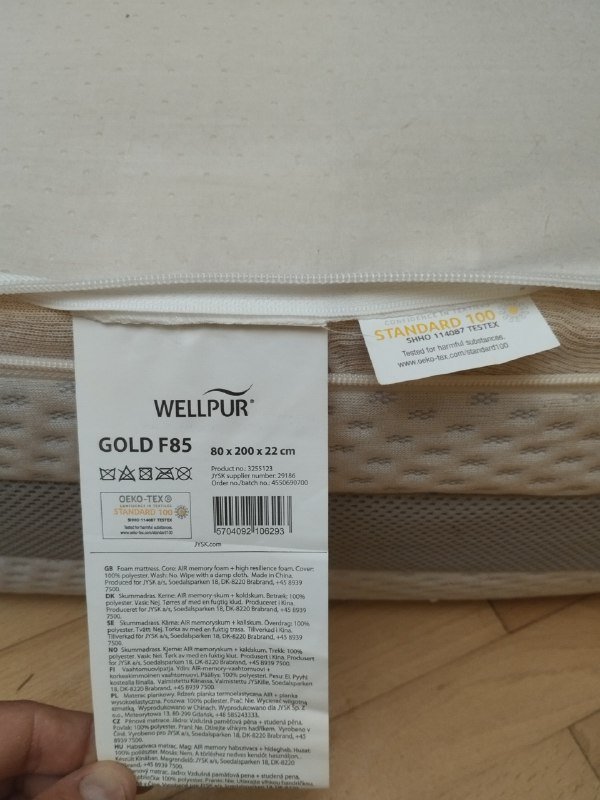 Односпальный матрас Wellpur с наматрасниками 2