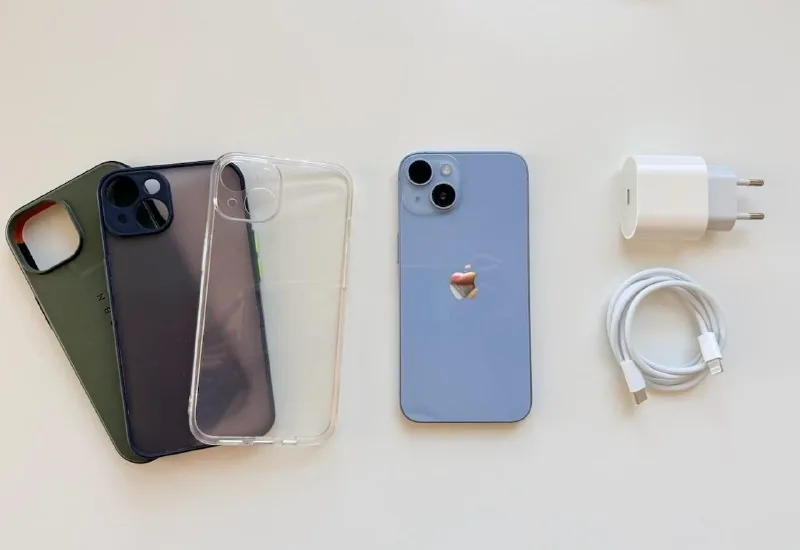 iPhone 14, зарядное устройство, чехлы 1
