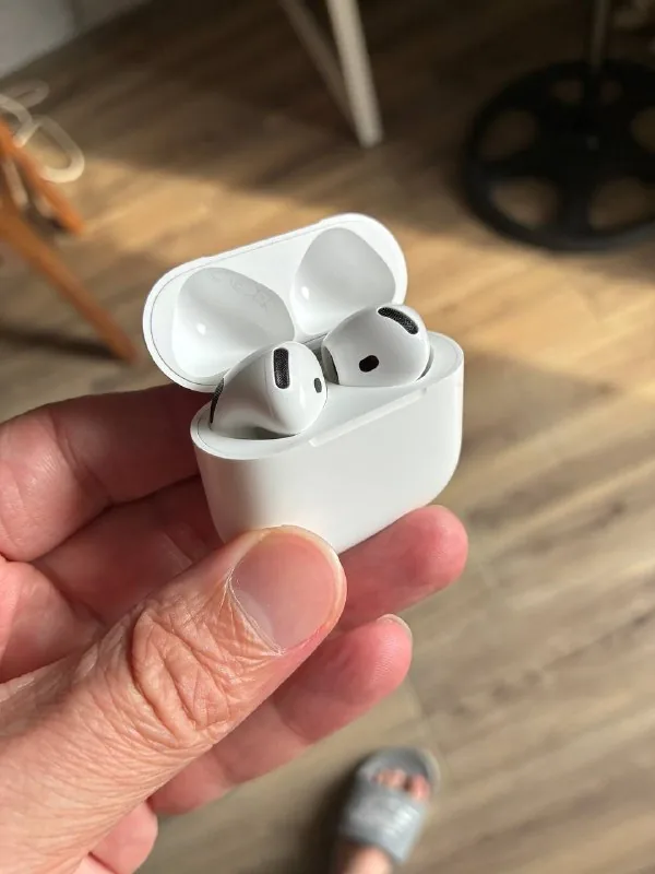 AirPods 4 1