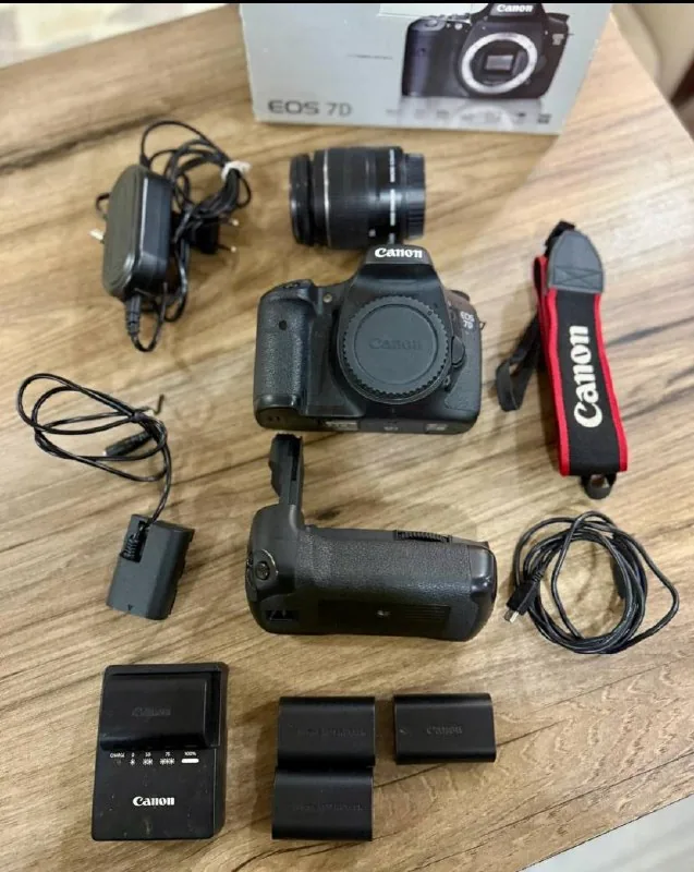 Canon EOS 7D, объектив, battery grip, аккумуляторы 1