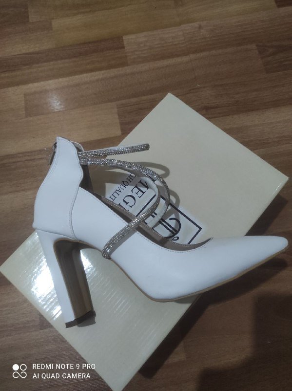 Белые женские туфли размер 38
