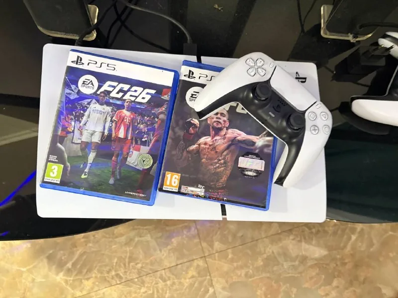 PlayStation 5, 2 games, controller 1