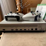 Xbox One S, 5 дисков, 2 джойстика 2