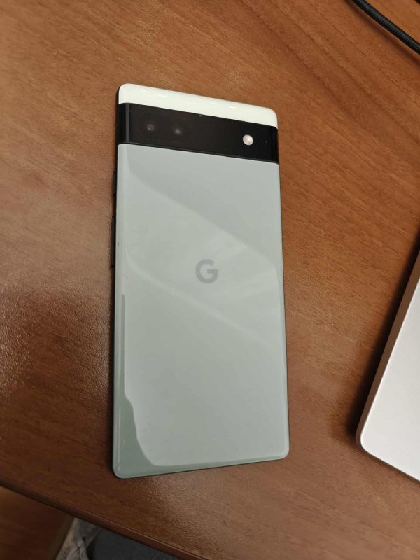 Google Pixel 6A с зарядкой и силиконовым чехлом 4
