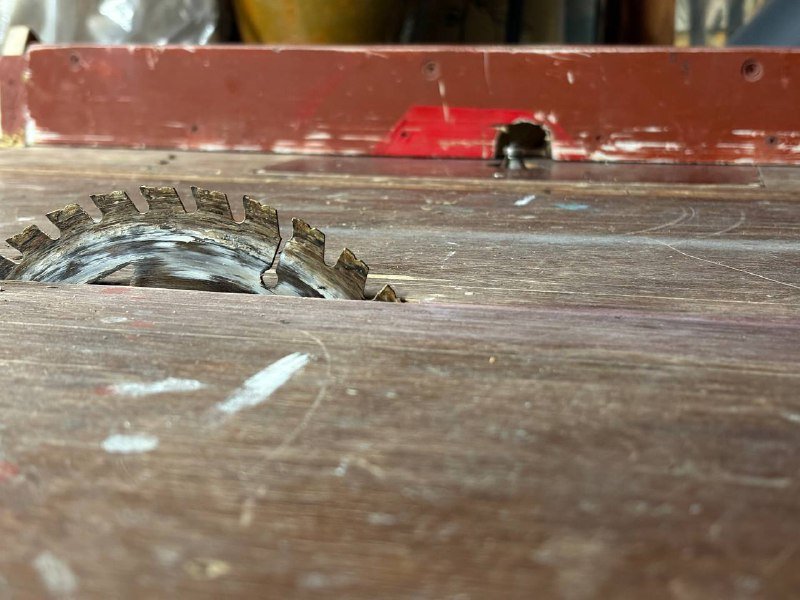 Верстак с фрезером Bosch и пилой Stanley 3