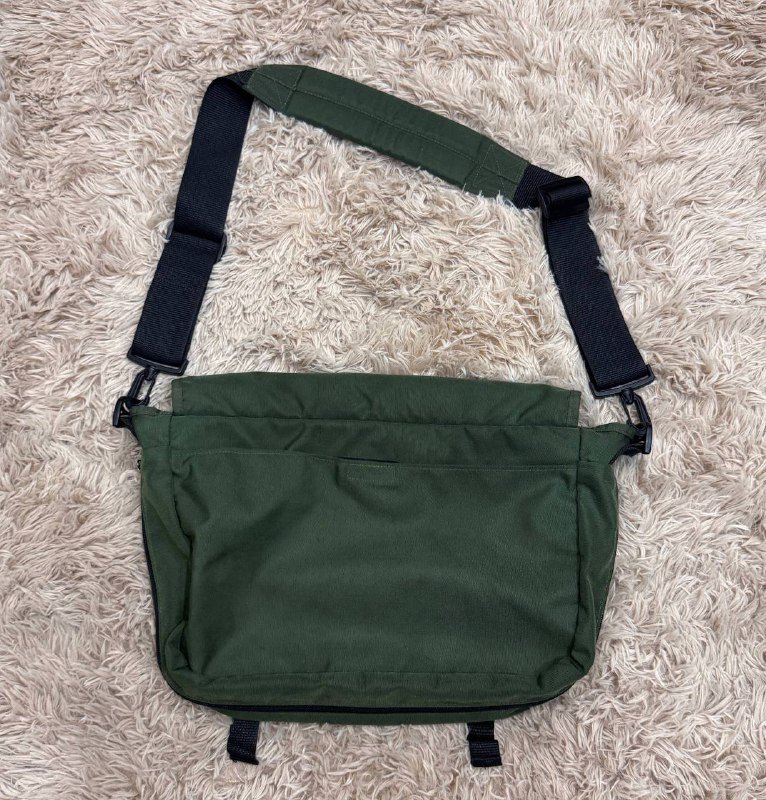 Зеленая сумка на плечо Eastpak 3