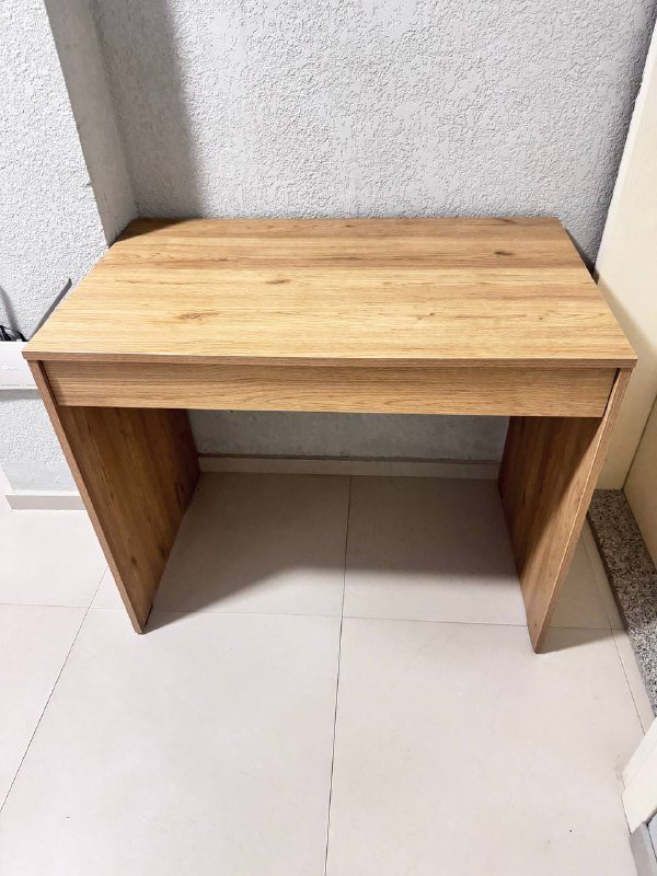 Стол 90x55 см с выдвижным ящиком