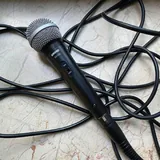 Микрофон Shure, микшер Behringer 1