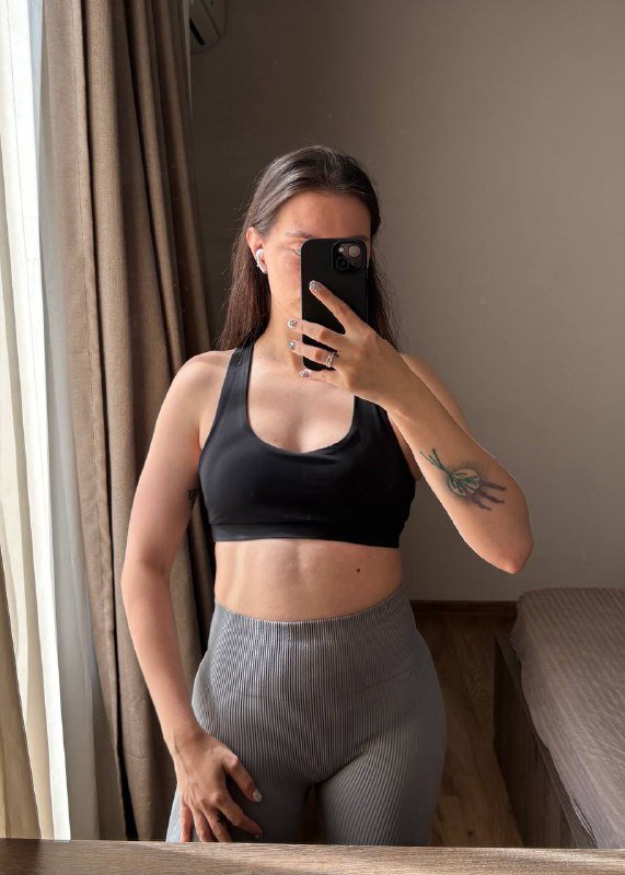 Леггинсы и спортивный топ Nisha’23