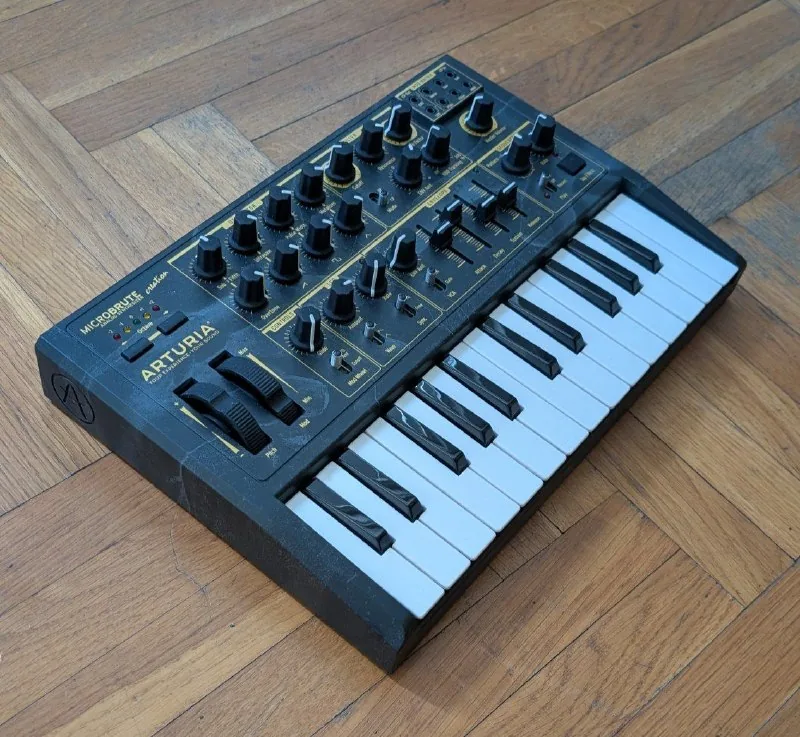 Arturia Microbrute синтезатор и миди-клавиатура 1