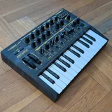 Arturia Microbrute синтезатор и миди-клавиатура 1