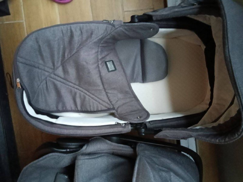 Детская коляска и стульчик