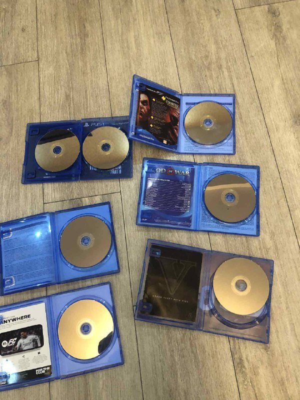 PS5 слим версия, джойстик, оригинальные диски и кабели