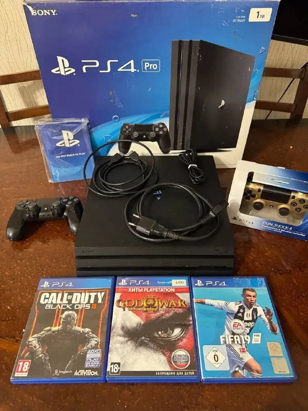 PlayStation PS4 Pro 1 TB, геймпады, игры