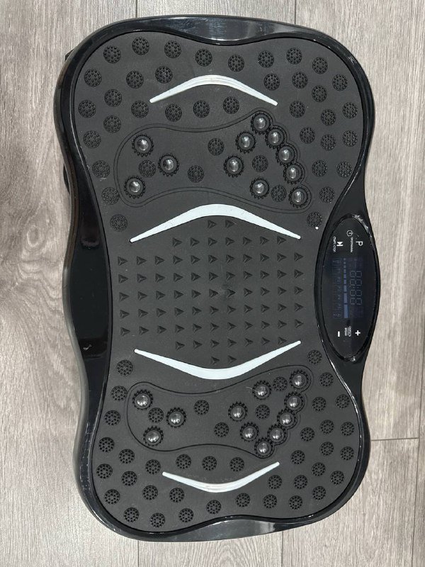 Виброплатформа для домашних тренировок с эспандерами