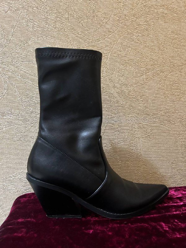 Казаки женские 37-38 размера черные