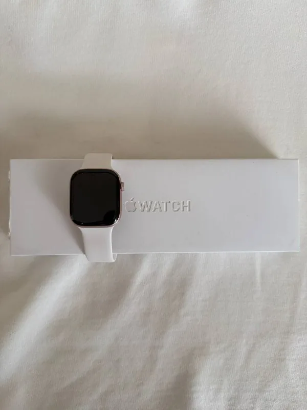 Apple Watch Series 10 46mm Jet Black, Apple Watch Series 11 46mm Rose Gold 1