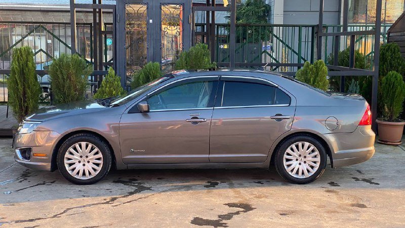 Ford Fusion Hybrid 2.5 2010 год 3