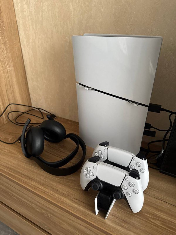 PS5 digital, 2 контроллера, наушники PS5 pulse pro, зарядная станция
