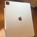 iPad Pro 12.9" (M2, 256GB, Wi-Fi), теннисная ракетка Babolat Pure Aero 1