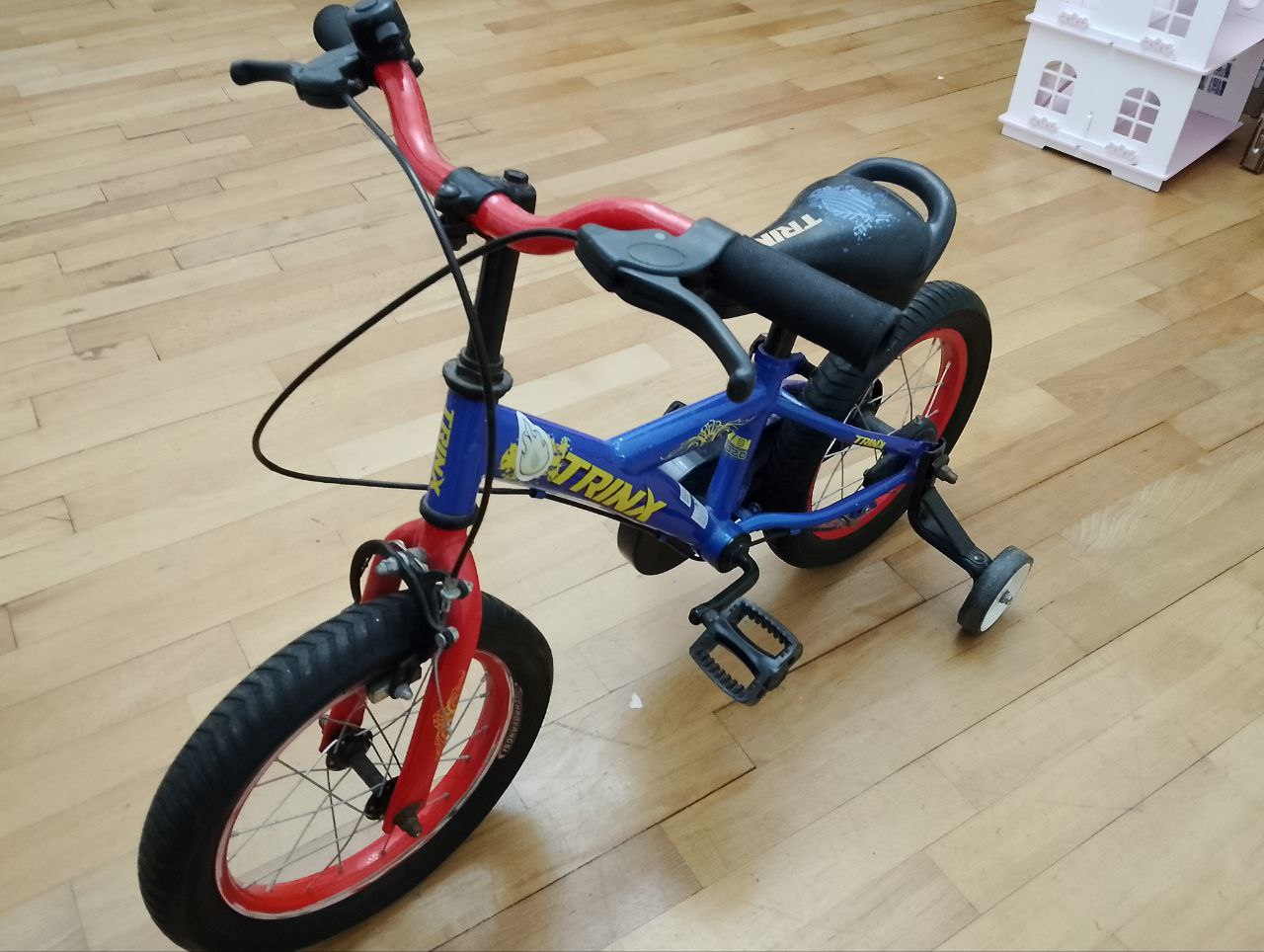 Два детских велосипеда, беговел