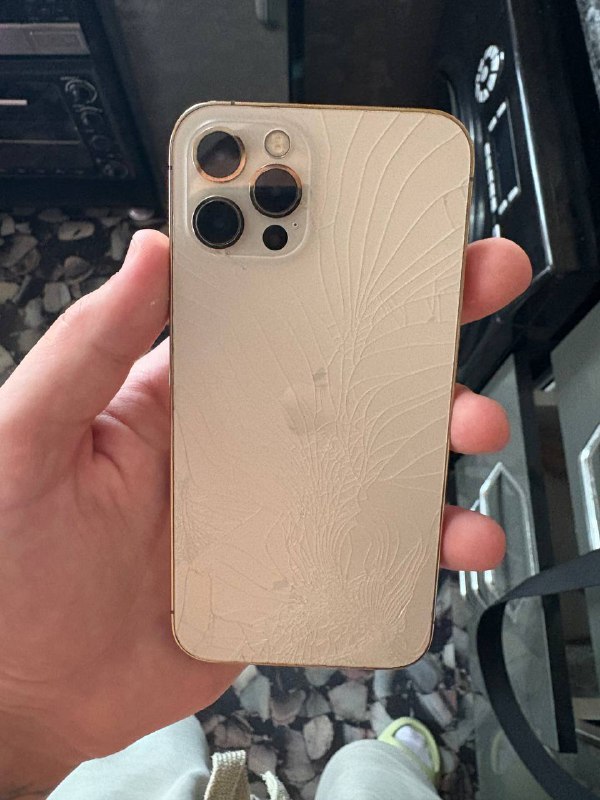 iPhone 12 Pro, damaged screen, two cases 3