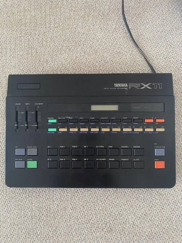Драм машина Yamaha RX 11