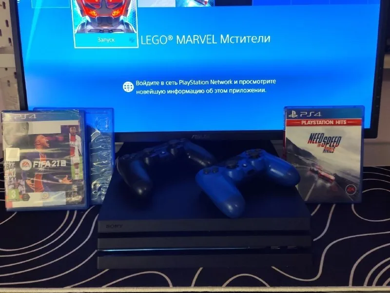 PS4 Pro CUH-7208B с двумя джойстиками и играми 1