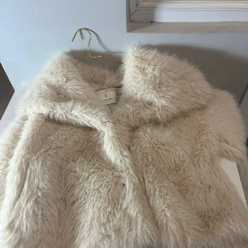 Демисезонная шуба Stradivarius