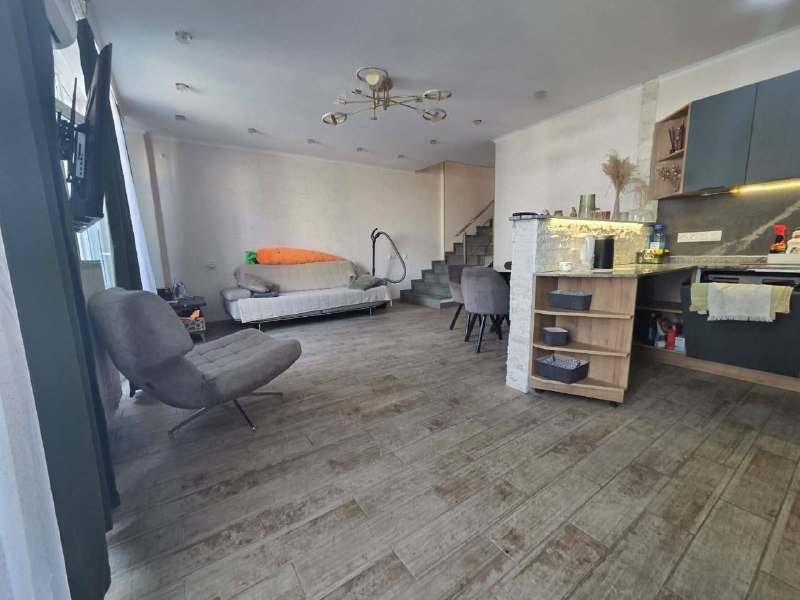 4-комнатная квартира с 3 спальнями на Агмашенебели 2