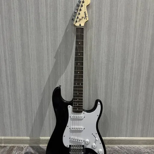 Электрогитара Fender Squier Stratocaster, комбик Fender Frontman 10G