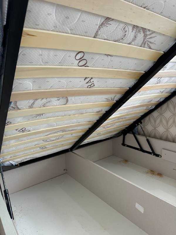 Кровать, тумбы, туалетный столик, шкаф 6