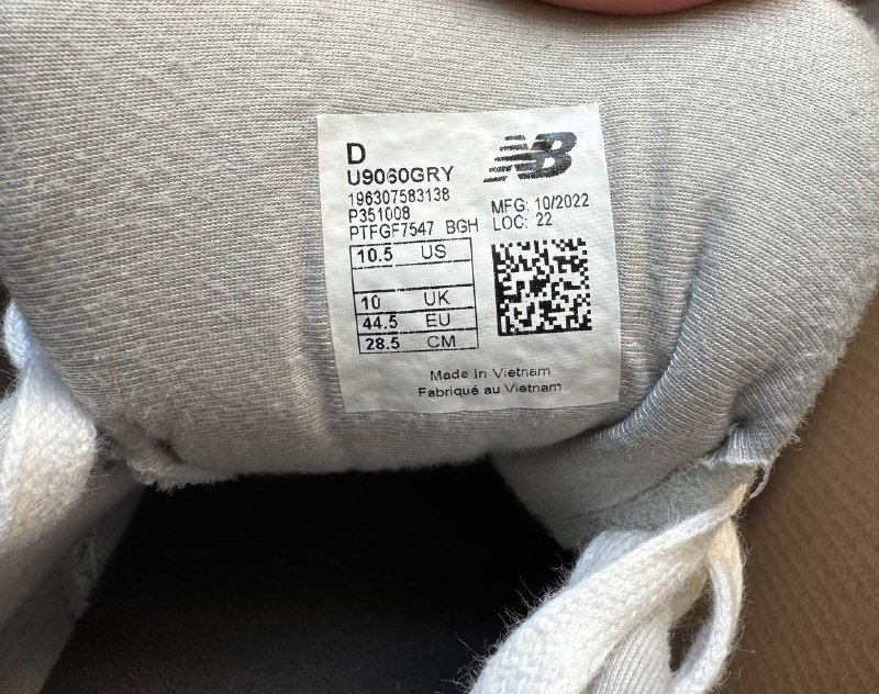 Кроссовки New Balance 9060 размер 10.5 US 5