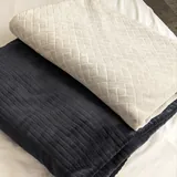 Кружка, чайные чашки, бутылки, бокалы, лампочка, пледы 6