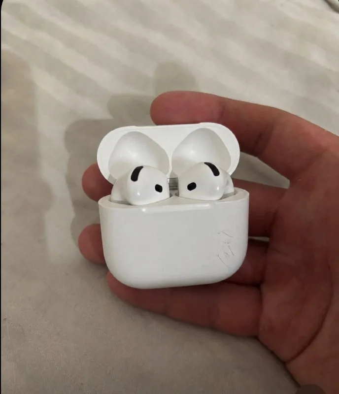 AirPods 4 ANC