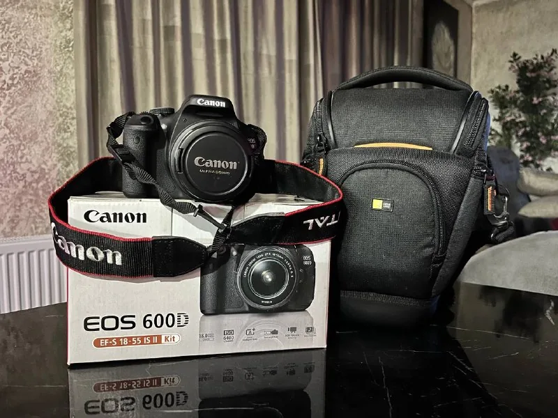 Фотоаппарат Canon EOS 600D с объективами и чехлом 1