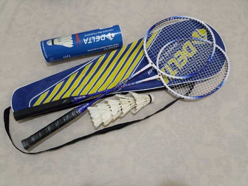 Набор для бадминтона: 2 ракетки, 5 воланчиков