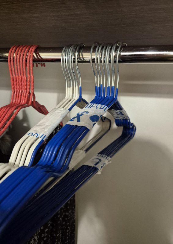 Вешалки прорезиненные белые и синие 4