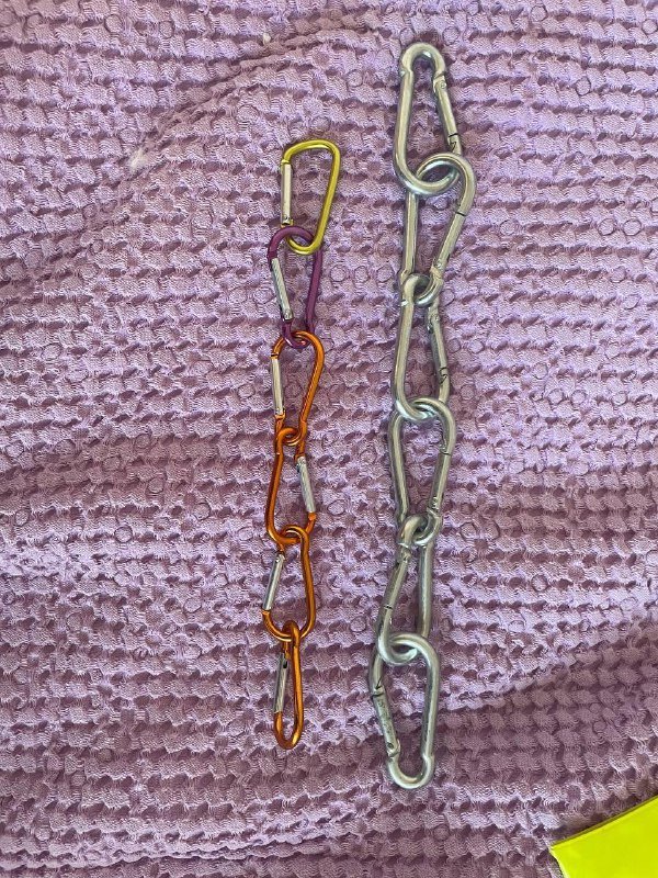 Карабины, коробки, веревка, баночки, перчатка для животных, набор для лепки, блокнот и раскраска