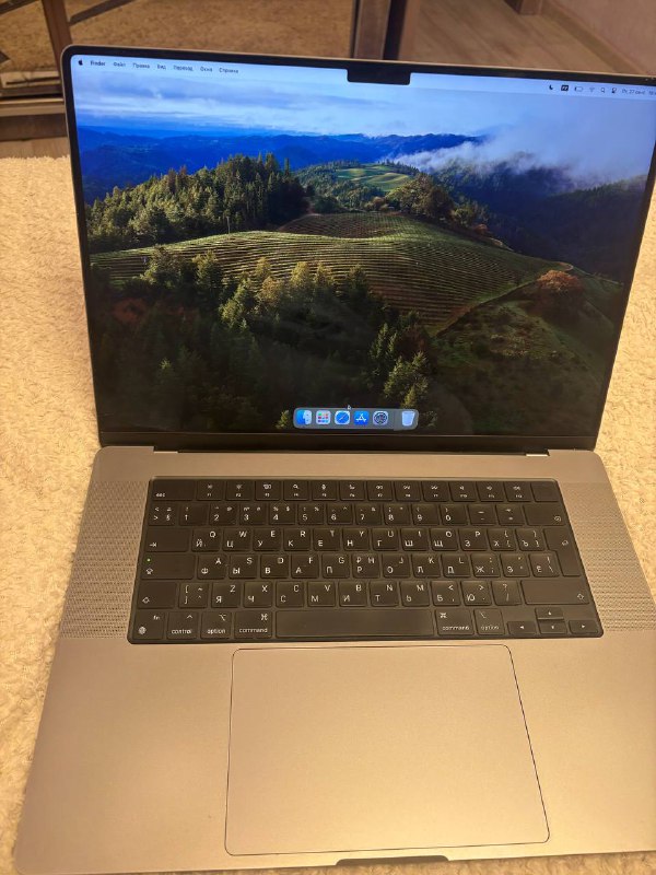 MacBook Pro 16" M1 Pro, Lenovo Legion 5 17 ACH Ryzen 7 Laptop 3